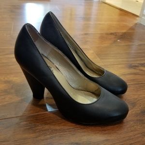 Seychelles Black Pumps size 6